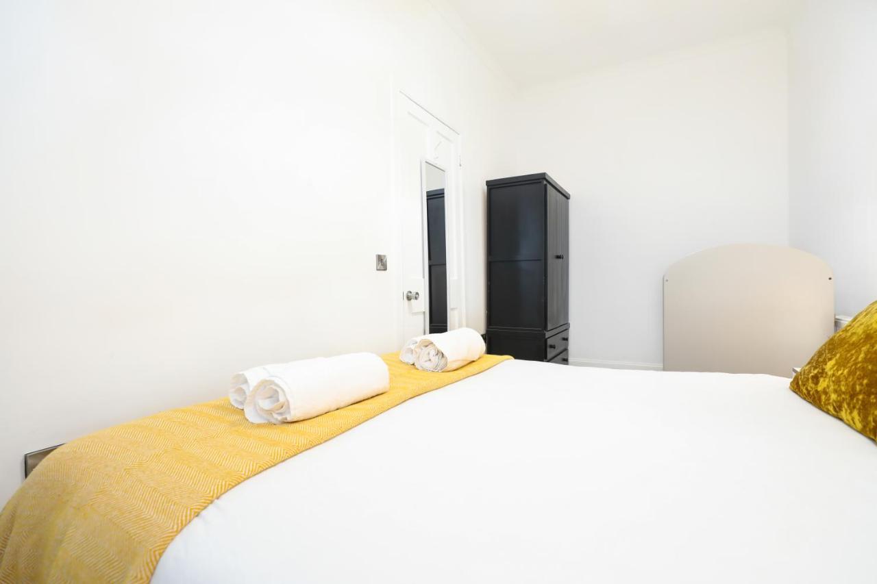 Stunning Modern 3 Bedroom Apartment Edinburgh Exterior photo